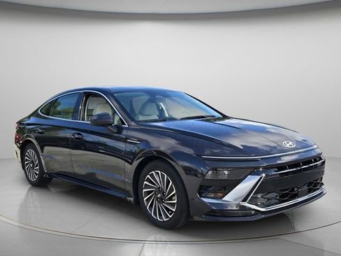 Certified 2025 Hyundai Sonata SEL FWD image 9