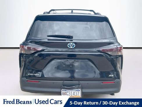 Used 2025 Toyota Sienna XLE w/ XLE Plus Package AWD/4WD image 8