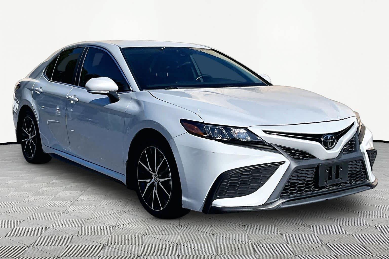 Used 2024 Toyota Camry SE w/ Blackout Package (TMS) FWD image 3