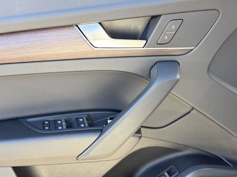 Used 2025 Audi Q5 2.0T Premium image 11