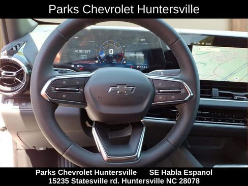 New 2026 Chevrolet Equinox LT w/ Convenience Package II FWD image 3