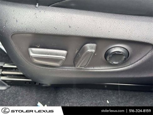 Used 2023 Toyota Venza Limited image 22