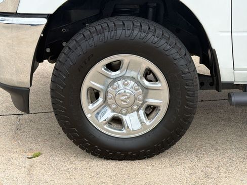 Used 2024 RAM 2500 Tradesman w/ Chrome Appearance Group AWD/4WD image 13