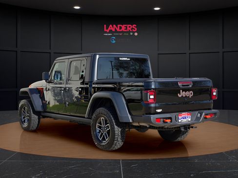 Used 2025 Jeep Gladiator Mojave w/ Convenience Group AWD/4WD image 2