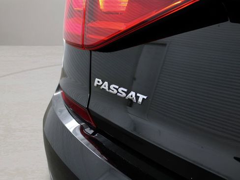 Used 2016 Volkswagen Passat 1.8T S image 40