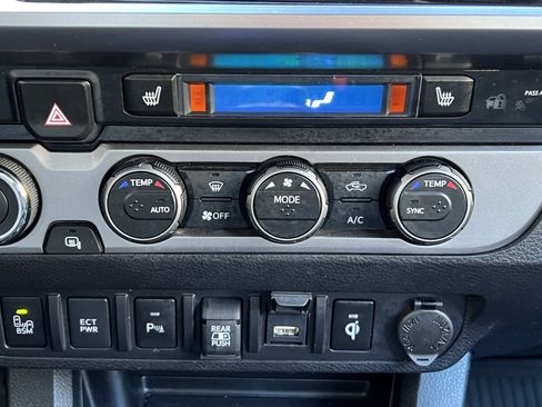 Used 2023 Toyota Tacoma Limited image 33