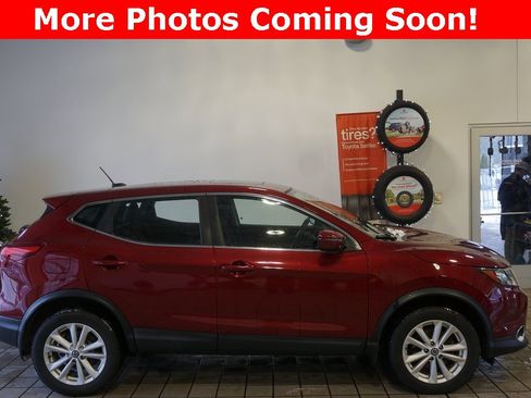 Used 2019 Nissan Rogue Sport SV image 2