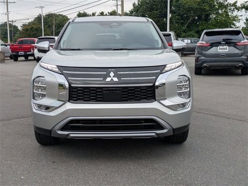 New 2025 Mitsubishi Outlander SE image 8