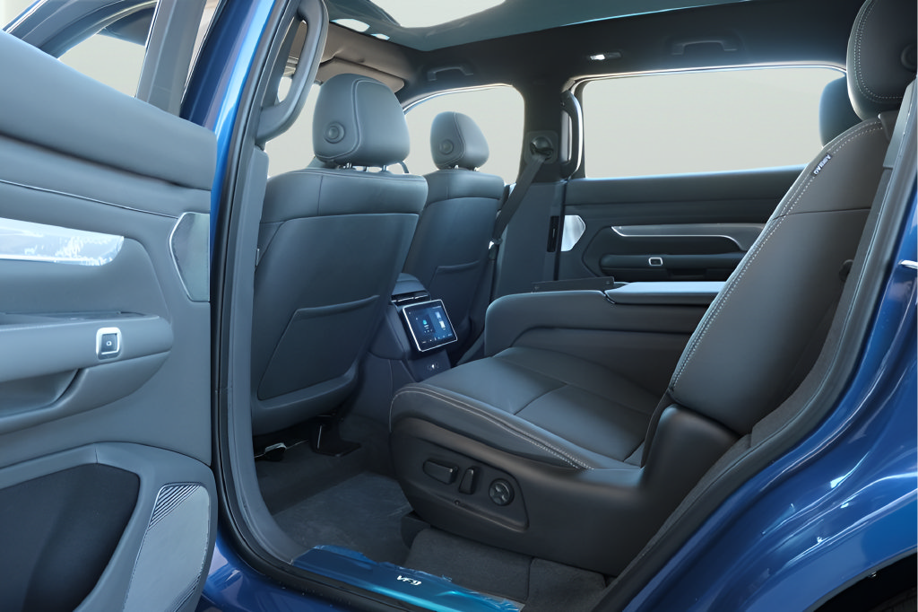 New 2024 VinFast VF 9 Plus AWD/4WD image 27