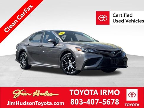 Used 2024 Toyota Camry SE image 1