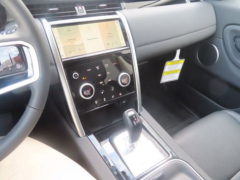 Used 2023 Land Rover Discovery Sport S image 18