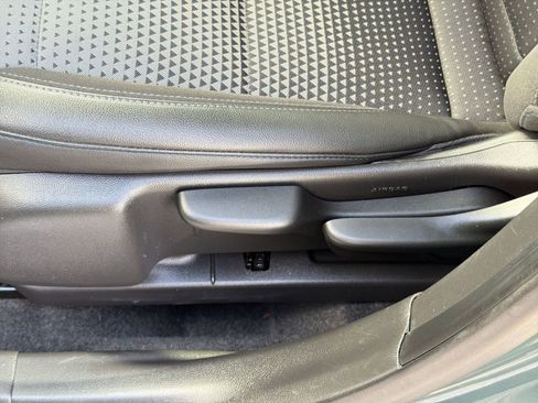 Used 2025 Chevrolet Trax LT image 13