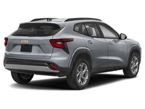 Used 2026 Chevrolet Trax RS w/ Sunroof Package FWD image 2