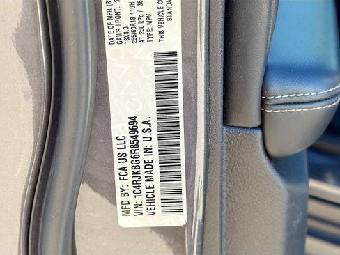 Used 2024 Jeep Grand Cherokee L Limited w/ Luxury Tech Group II image 46