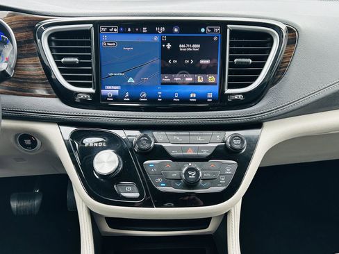 Used 2023 Chrysler Pacifica Limited image 22