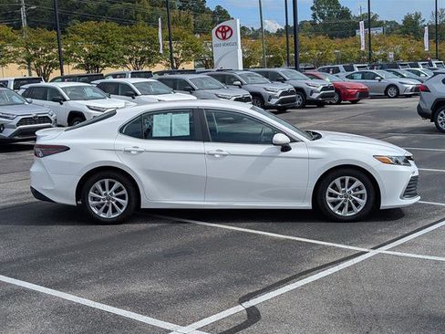 Used 2023 Toyota Camry LE image 6
