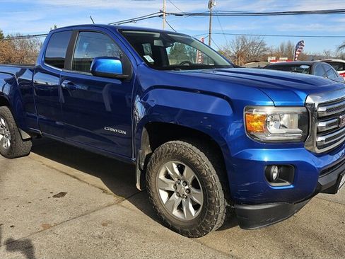 Used 2018 GMC Canyon SLE w/ SLE Convenience Package image 2