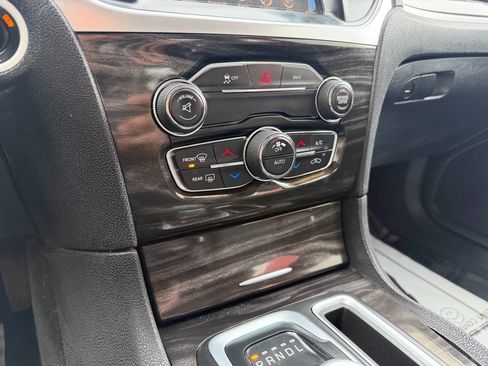 Used 2015 Chrysler 300 Limited image 46