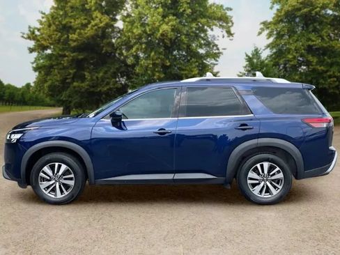 Used 2023 Nissan Pathfinder SL AWD/4WD image 5