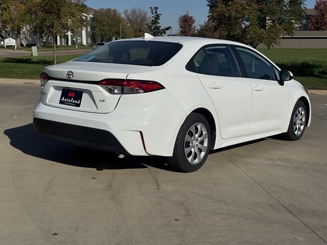 Used 2025 Toyota Corolla LE FWD image 5