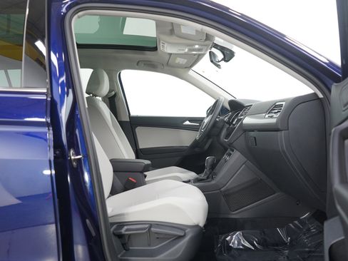 Used 2021 Volkswagen Tiguan S image 11