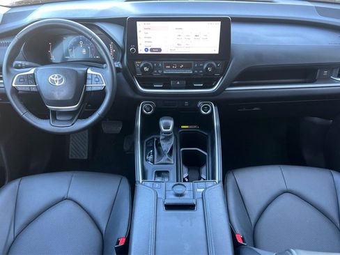 Certified 2025 Toyota Grand Highlander AWD image 15