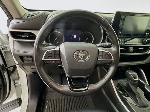 Used 2020 Toyota Highlander XLE FWD image 12