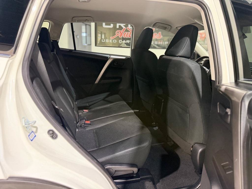 Used 2018 Toyota RAV4 LE FWD image 13
