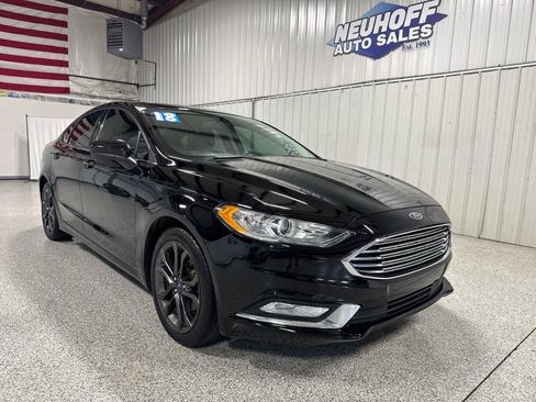 Used 2018 Ford Fusion SE w/ Equipment Group 201A FWD image 2