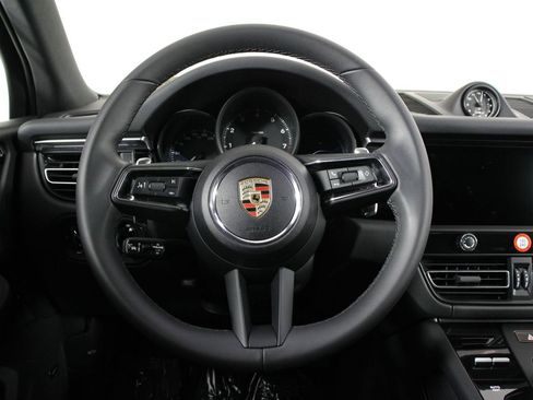 Certified 2025 Porsche Macan AWD/4WD image 12