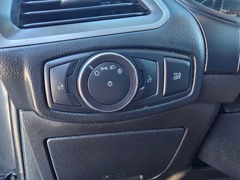 Used 2019 Ford Edge SE image 14