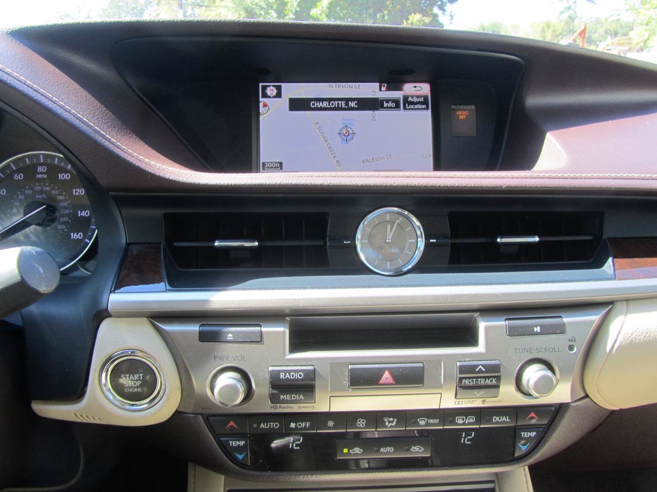 Used 2016 Lexus ES 350 w/ Luxury Package w/Wood Trim FWD image 16