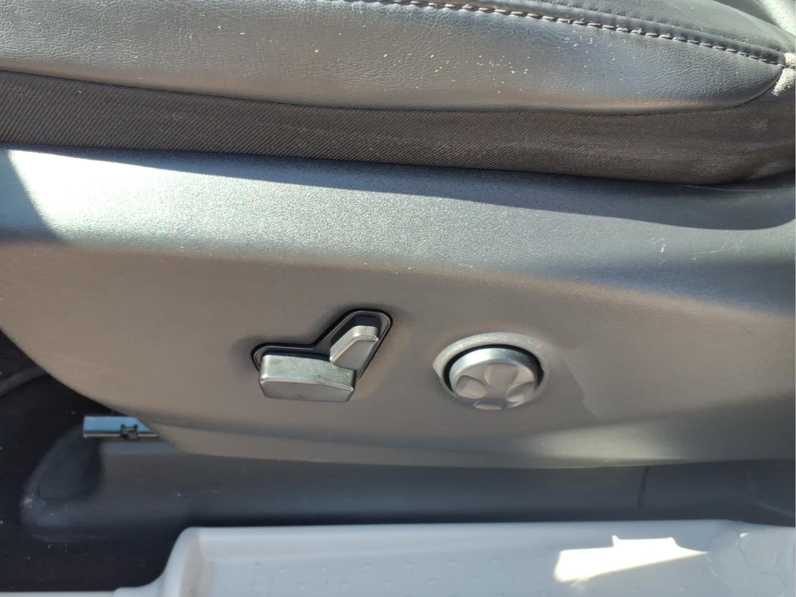 Used 2023 Chrysler Pacifica Touring-L FWD image 14