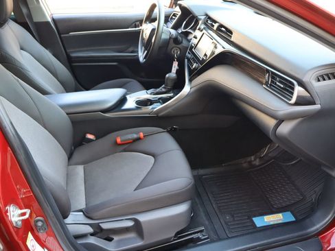 Used 2019 Toyota Camry LE FWD image 15