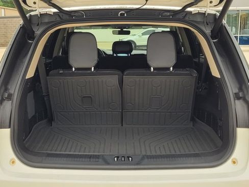 Used 2022 Lincoln Aviator AWD w/ Class IV Trailer Tow Package image 9