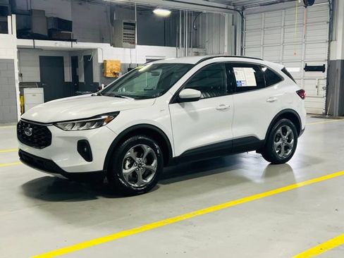 Used 2025 Ford Escape ST-Line Select AWD/4WD image 13