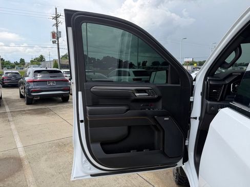 Used 2023 GMC Sierra 1500 AT4 w/ AT4 Premium Package AWD/4WD image 11