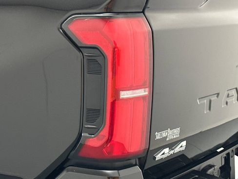 Certified 2024 Toyota Tacoma SR5 AWD/4WD image 22
