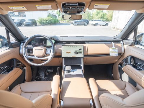 New 2026 Land Rover Range Rover Long Wheelbase SE AWD/4WD image 16