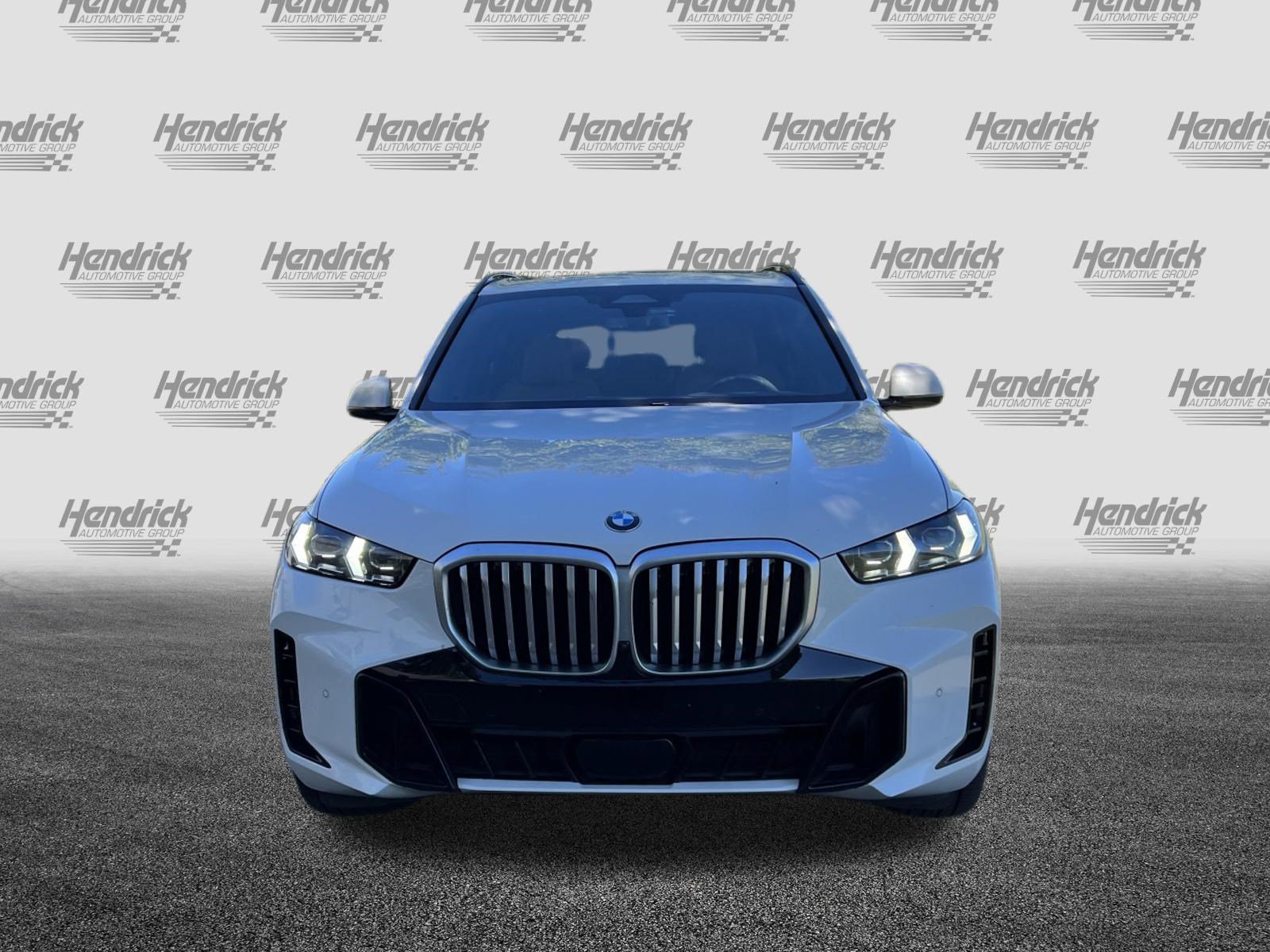 Used 2024 BMW X5 xDrive40i w/ M Sport Package AWD/4WD image 3