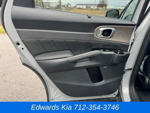 Used 2023 Kia Sorento SX Prestige image 13