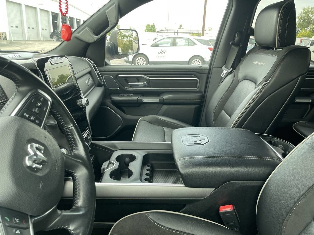 Used 2023 RAM 1500 Laramie AWD/4WD image 3
