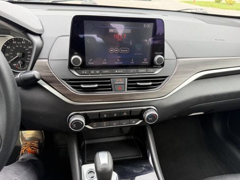 Used 2024 Nissan Altima 2.5 SV FWD image 19