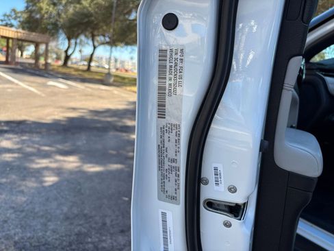 Used 2025 Jeep Compass Limited image 23