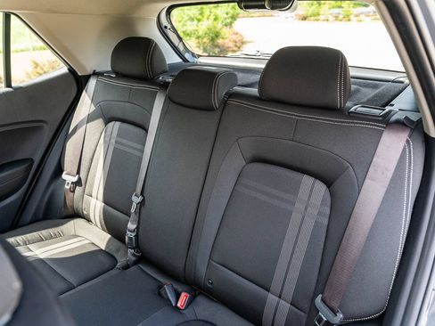 Used 2024 Hyundai Venue SEL FWD image 17