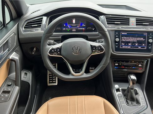 Used 2024 Volkswagen Tiguan SE R-Line FWD image 15