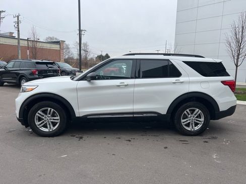 Used 2023 Ford Explorer XLT w/ Equipment Group 202A image 8