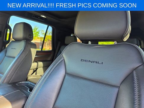 Used 2022 GMC Yukon Denali w/ Denali Premium Package image 9