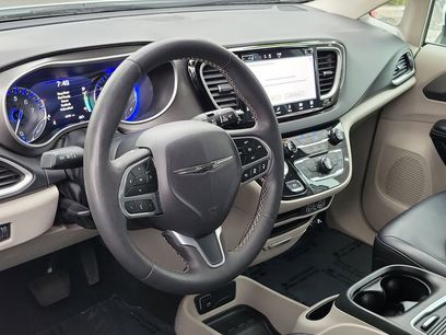 Used 2023 Chrysler Pacifica Touring-L