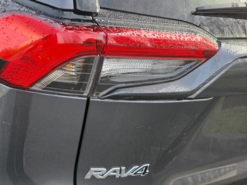 Used 2021 Toyota RAV4 XLE image 33